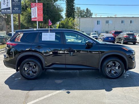 Used 2026 Nissan Rogue SV w/ Cold Weather Package FWD image 9