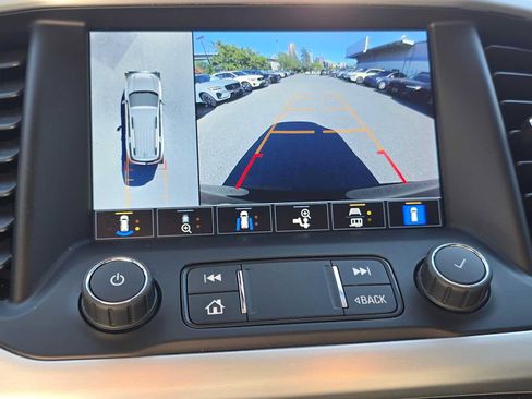Used 2022 GMC Acadia SLT w/ Technology Package AWD/4WD image 25