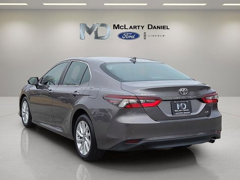 Used 2023 Toyota Camry LE image 4