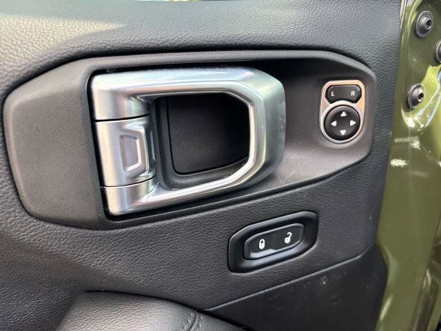Used 2023 Jeep Wrangler Unlimited Sahara AWD/4WD image 20