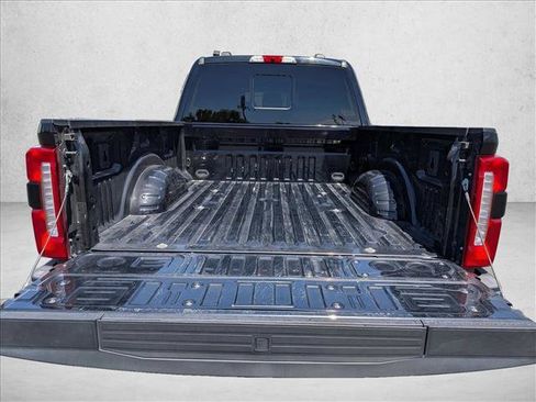 Used 2023 Ford F250 Lariat w/ Lariat Ultimate Package AWD/4WD image 6