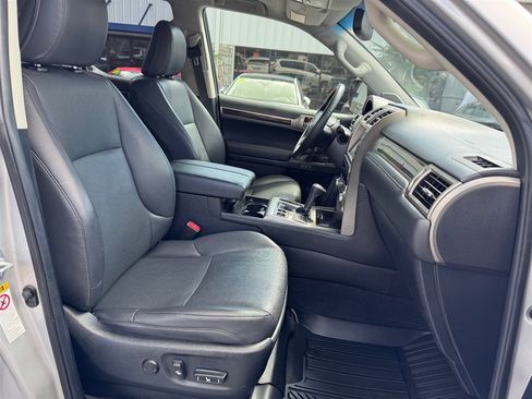 Used 2014 Lexus GX 460 image 19
