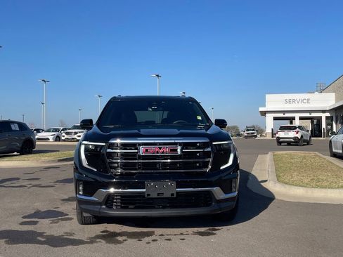 Used 2024 GMC Acadia Elevation w/ Luxury Package image 2