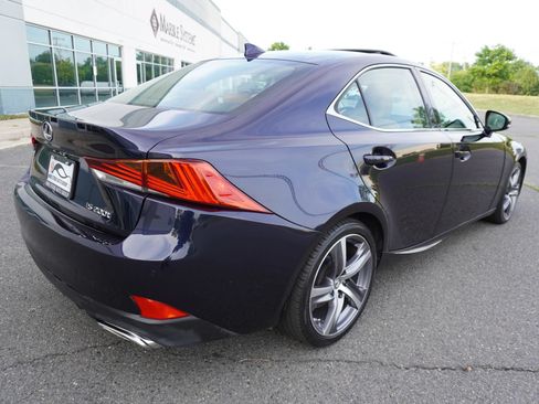 Used 2017 Lexus IS 200t w/ Premium Package RWD image 7