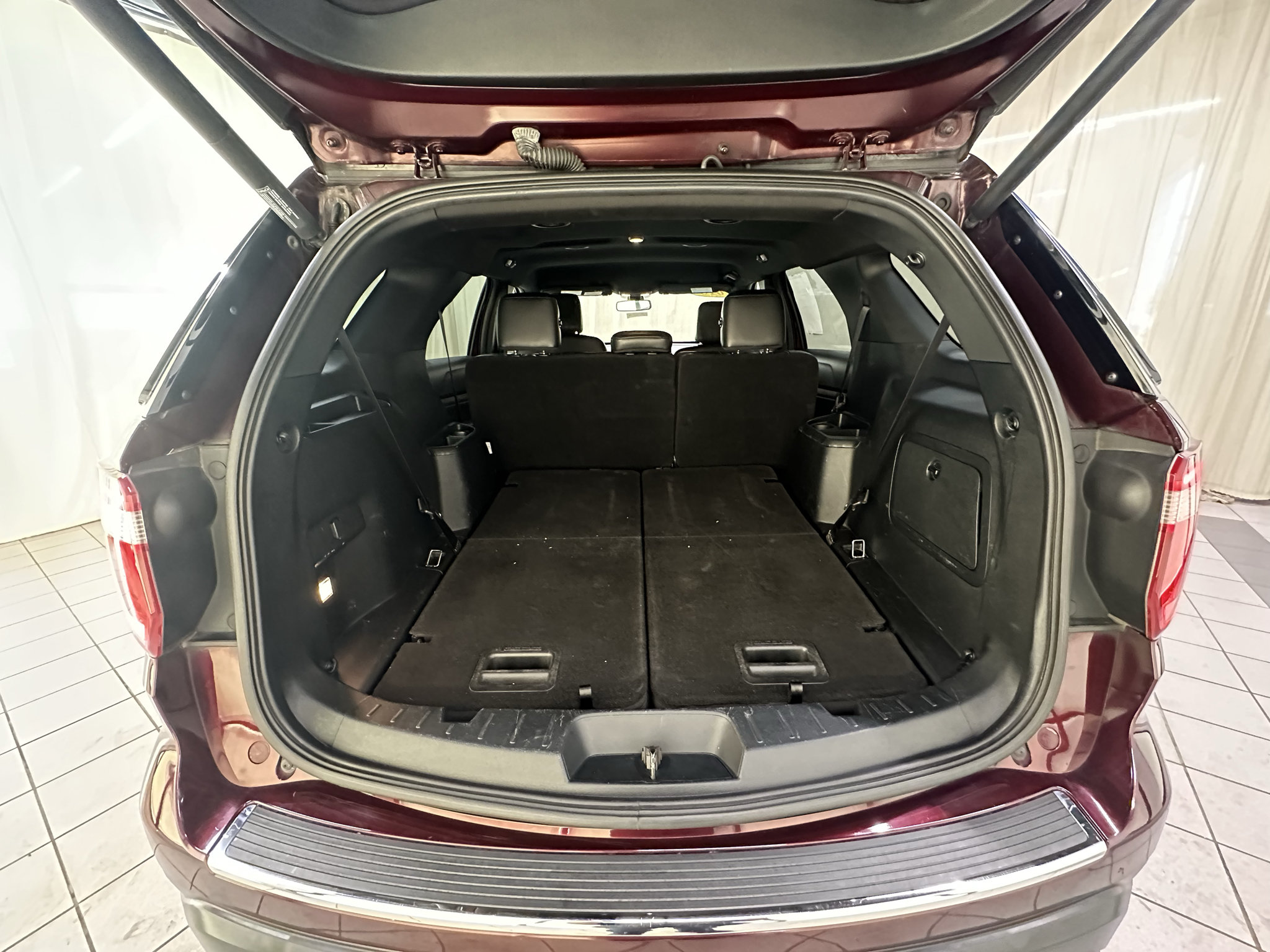 Used 2018 Ford Explorer XLT w/ Equipment Group 202A AWD/4WD image 19