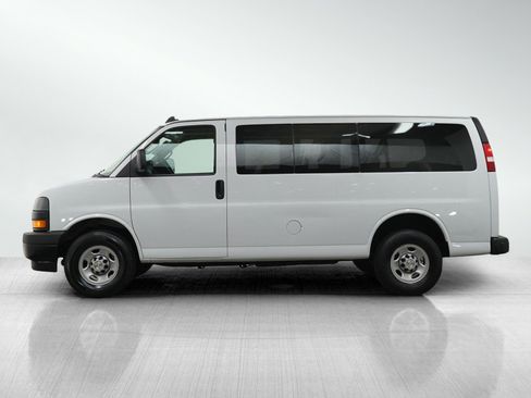 Used 2023 Chevrolet Express 3500 LS RWD image 2