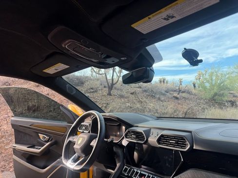Used 2023 Lamborghini Urus S AWD/4WD image 28