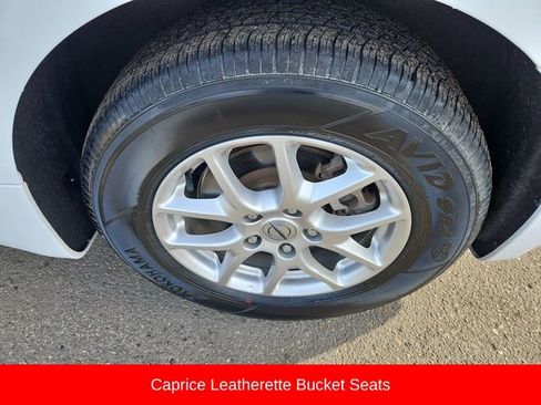 Used 2023 Chrysler Pacifica Touring-L image 14