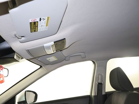 Used 2025 Nissan Rogue SV image 38