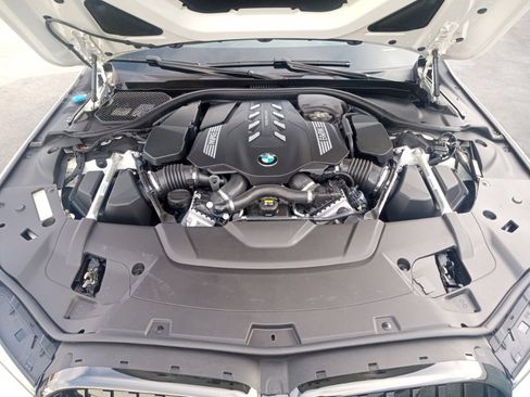 Used 2022 BMW 750i xDrive w/ Autobahn Package image 27