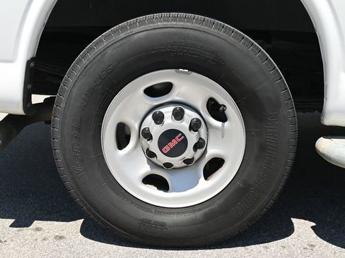Used 2022 GMC Savana 2500 w/ Driver Convenience Package RWD image 9