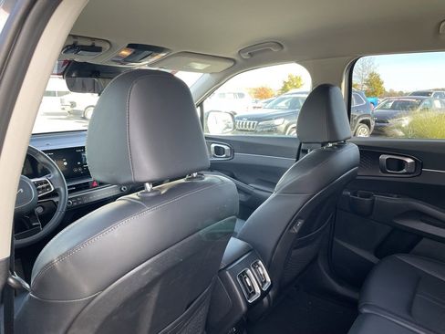 Used 2025 Kia Sorento S image 25