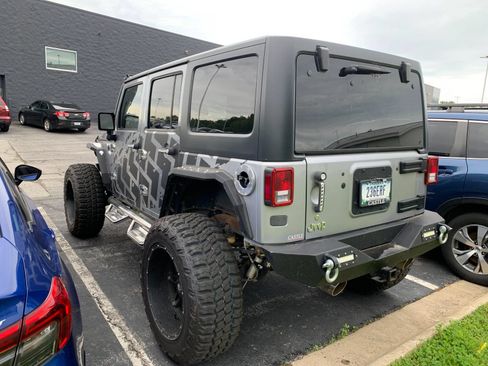 Used 2016 Jeep Wrangler Unlimited Rubicon w/ Connectivity Group AWD/4WD image 2