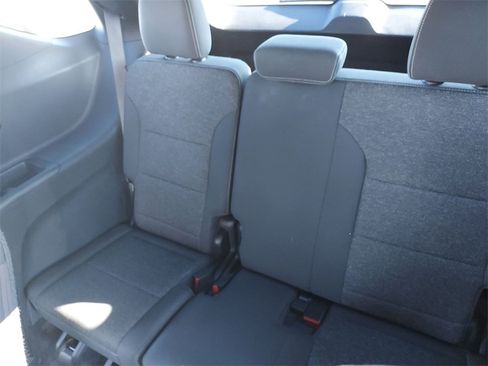 Used 2025 Chevrolet Traverse LT image 28