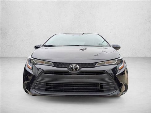 Used 2023 Toyota Corolla LE image 2