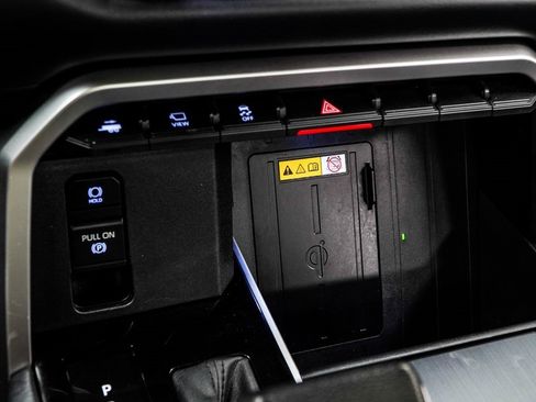 Used 2022 Toyota Tundra Platinum image 22