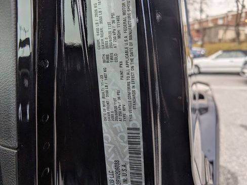 Used 2024 Jeep Wrangler Unlimited Sahara w/ Technology Group image 21