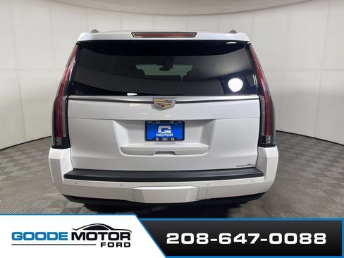 Used 2019 Cadillac Escalade Premium Luxury AWD/4WD image 6