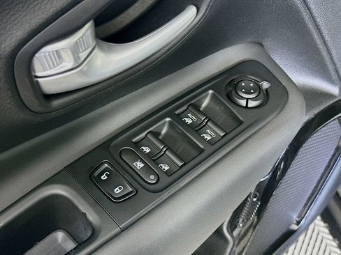 Used 2023 Jeep Renegade Altitude AWD/4WD image 24