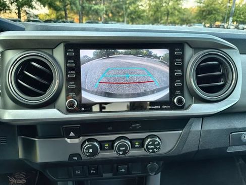 Used 2020 Toyota Tacoma SR5 RWD image 17