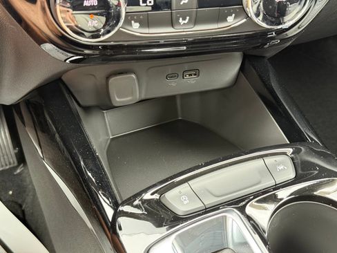 New 2026 Chevrolet Trax LT w/ Midnight Edition FWD image 25