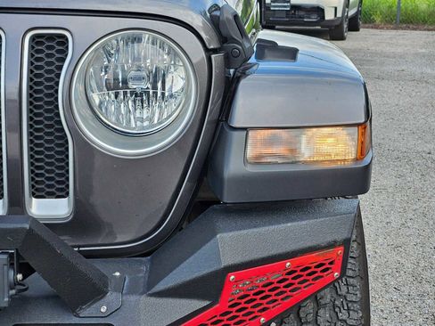 Used 2018 Jeep Wrangler Unlimited Sahara AWD/4WD image 10