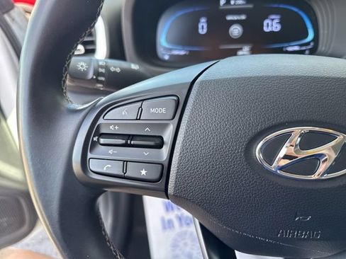 Used 2023 Hyundai Venue Limited FWD image 15