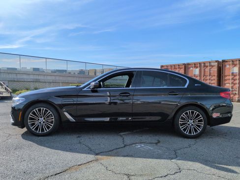 Used 2019 BMW 530e w/ Convenience Package image 7