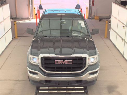 Used 2017 GMC Sierra 1500 4x4 Crew Cab w/ Sierra Convenience Package image 2