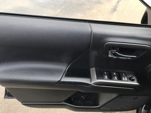 Used 2023 Toyota Tacoma TRD Off-Road w/ TRD Premium Off Road Package image 29