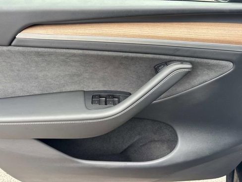 Used 2025 Tesla Model Y Long Range image 24