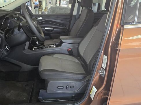 Used 2017 Ford Escape SE w/ Equipment Group 201A FWD image 9