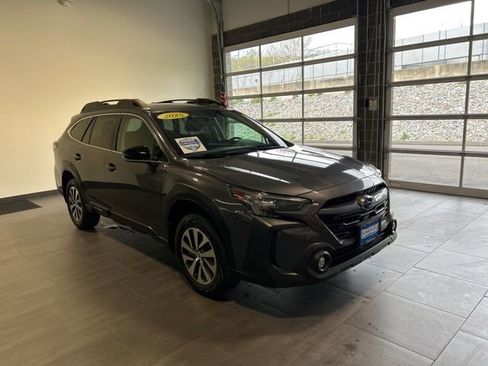 Used 2025 Subaru Outback Premium AWD/4WD image 6
