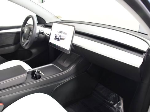 Used 2023 Tesla Model Y Long Range image 19