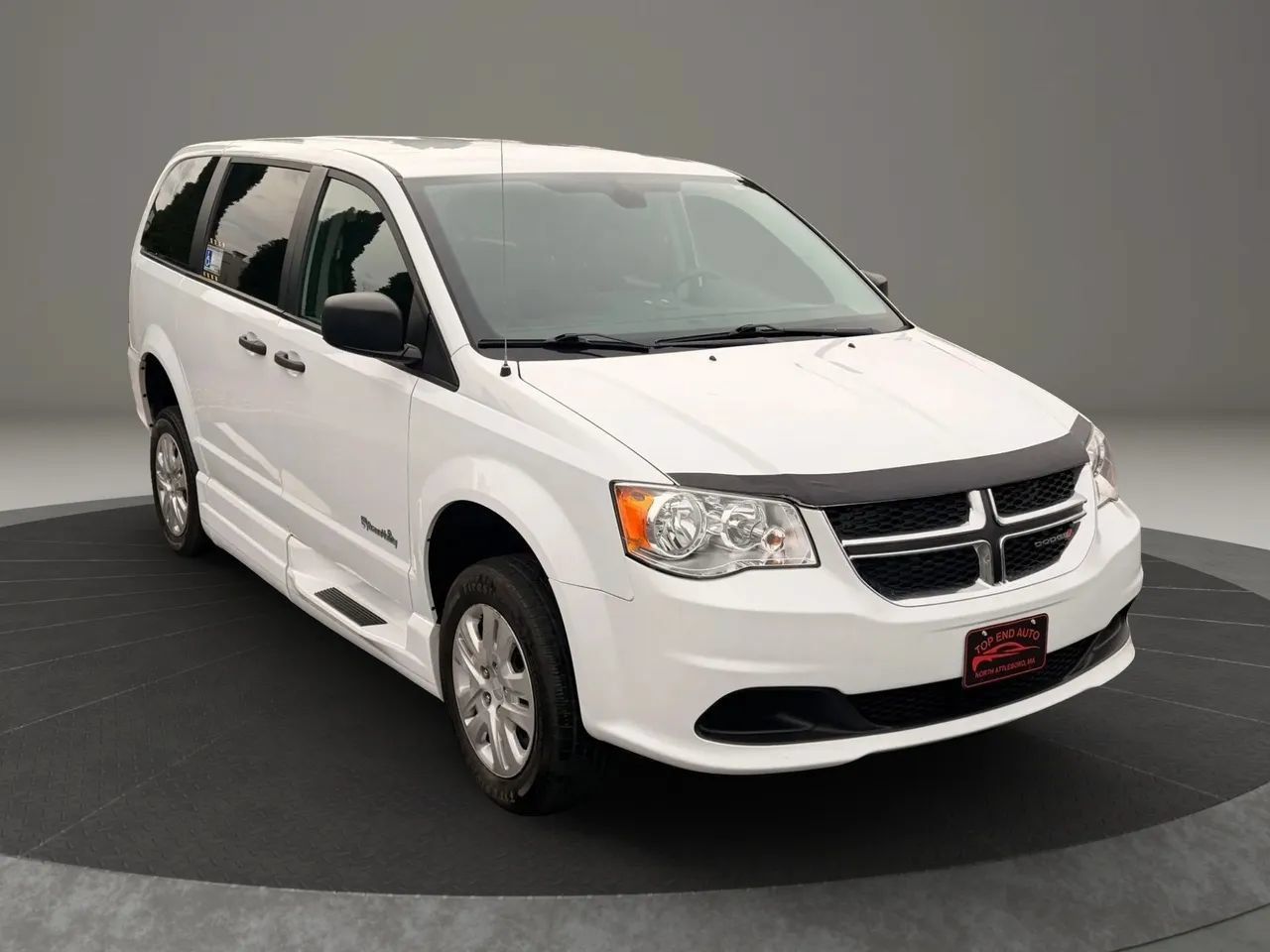 Used 2019 Dodge Grand Caravan SE FWD image 4