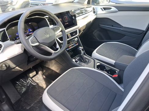 New 2026 Volkswagen Taos SE FWD image 6