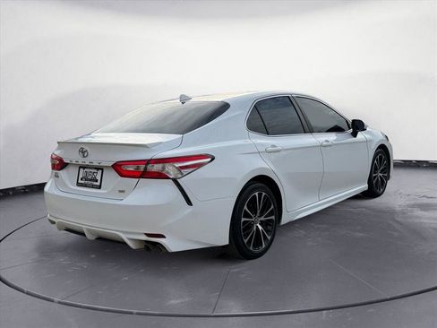 Used 2020 Toyota Camry SE image 6