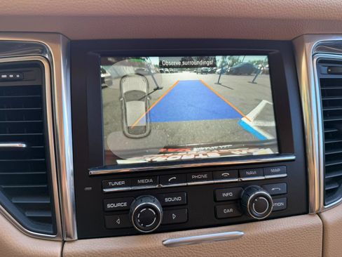 Used 2015 Porsche Macan S image 34