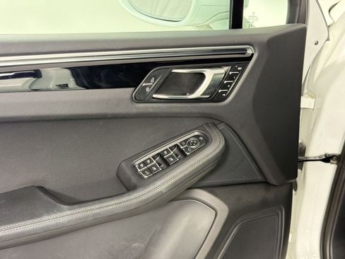 Certified 2023 Porsche Macan AWD/4WD image 14