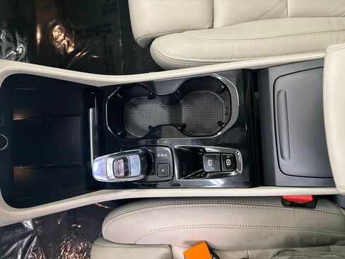 Used 2023 Volvo XC40 B5 Ultimate AWD/4WD image 32