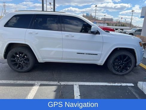 Used 2018 Jeep Grand Cherokee Altitude image 4