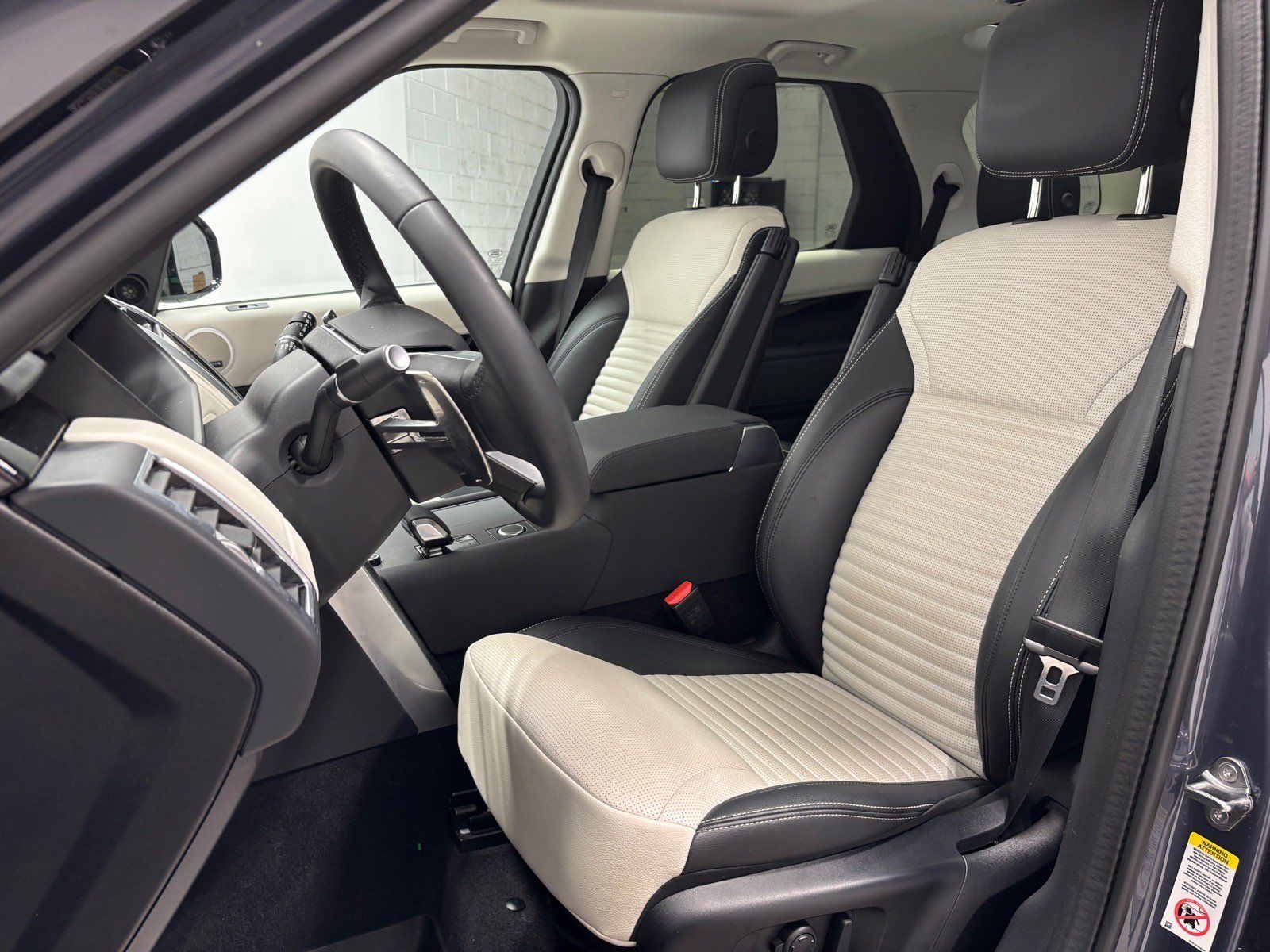 New 2025 Land Rover Discovery S AWD/4WD image 23