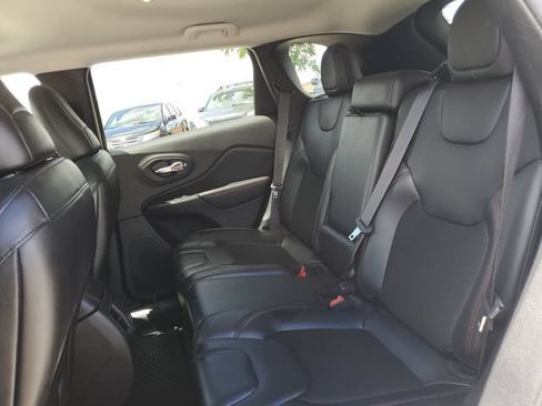 Used 2020 Jeep Cherokee Trailhawk w/ Cold Weather Group AWD/4WD image 8