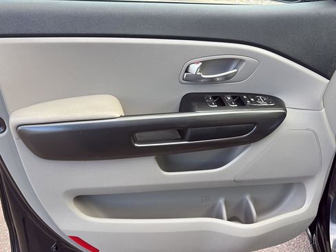 Used 2020 Kia Sedona LX image 12