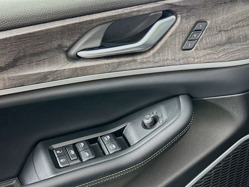 Used 2022 Jeep Grand Cherokee Limited 4xe image 15