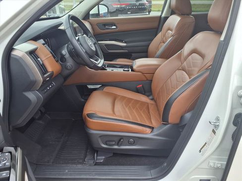 Used 2023 Nissan Pathfinder Platinum w/ Lighting Package (N93) AWD/4WD image 17