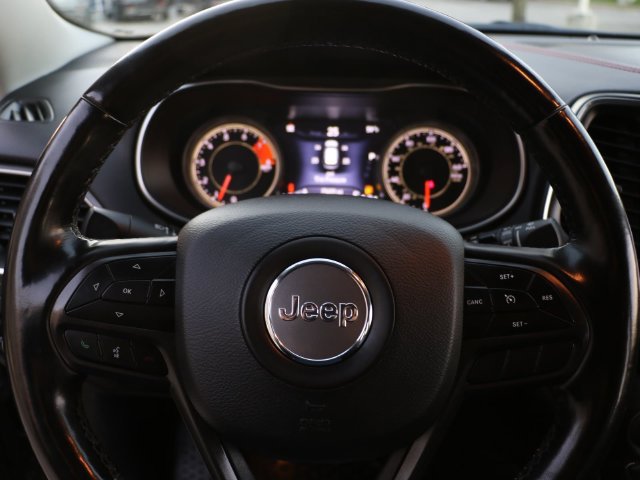Used 2021 Jeep Cherokee Trailhawk AWD/4WD image 25