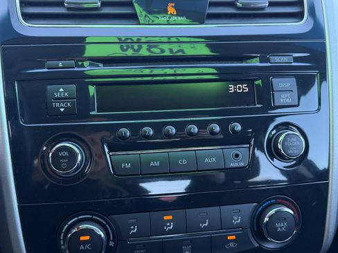 Used 2014 Nissan Altima 2.5 S w/ Sport Value Package image 11