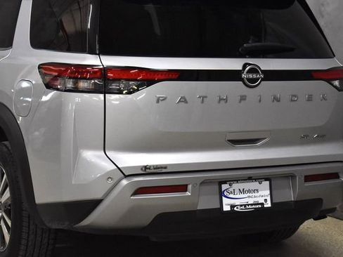 Used 2025 Nissan Pathfinder SL image 9