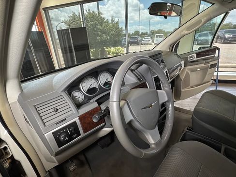 Used 2010 Chrysler Town & Country Touring FWD image 24